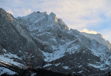 Die Zugspitze Nordwand mit der Linie der Superdirekten Nordwand (c) Fritz Miller