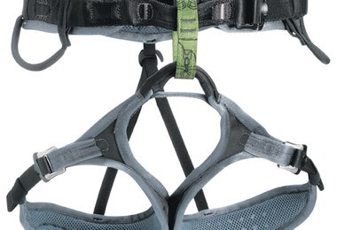 Adjama C22: Größen S, M, L. VK: 65,00 €