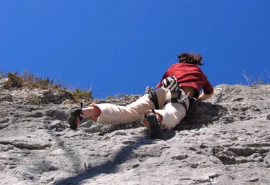 Grauer Fels, kleine Leisten, kleine Tritte; Petra in der Route Plattentanz
