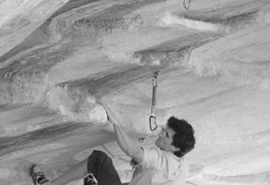 Kilian Fischhuber klettert "Underground" 11 (9a)
