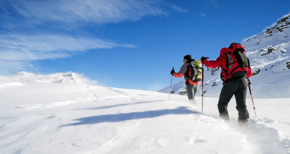 Hier oben kann es schon mal richtig eisig werden. Wer beim Bergsteigen nicht vorbereitet ist, begibt sich mitunter in ernsthafte Gefahr durch die Kälte. ©  stock.adobe.com / ueuaphoto 