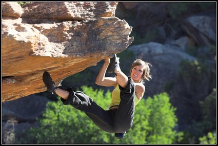 Andrea beim Bouldern in Südafrika © Bernhard Fiedler