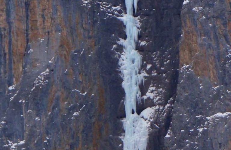 NIN, einer der anspruchsvollsten Eisfälle der Schweiz