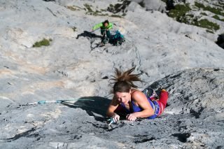 Barbara Zangerl versucht mit Nina Caprez die "Unendliche Geschichte". Bild © Johannes Mair, alpsolut.com