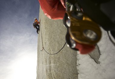 Über Granitplatten in Rchtung Gipfel