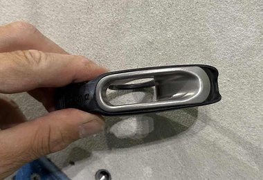 Das Ocun Bow hat einen Metallkern und eine PVC-Hülle.