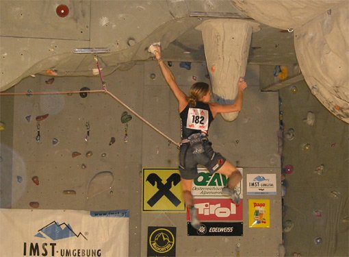 Katharina Saurwein am Zapfen in der Finalroute