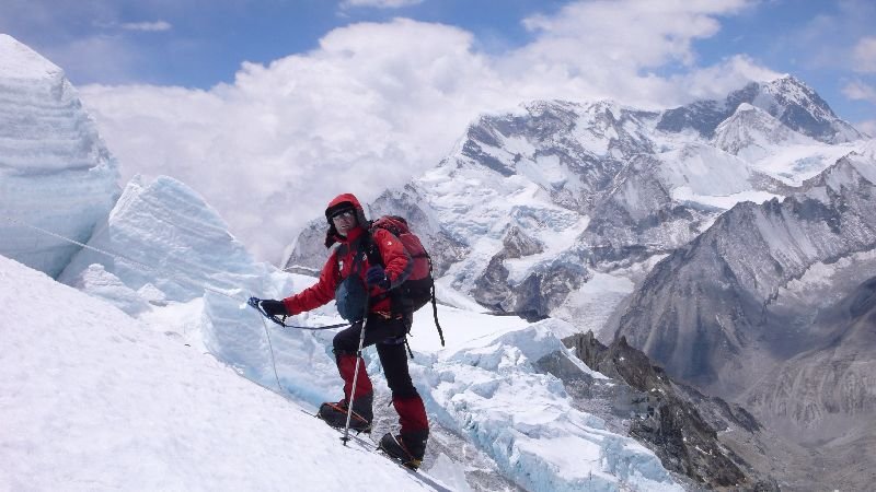 Der Madrilene Carlos Soria kurz vor Lager II
