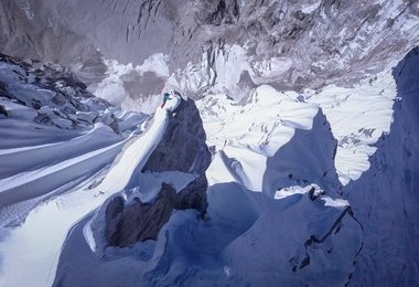 David Lama auf dem Gipfel des Lunag Ri. Bild: Sean Haverstock/Red Bull Content Pool