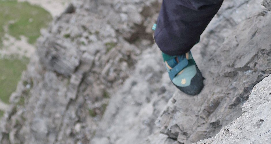 Der Schuh steht gut am Fels, die Reibung kann sich sehen lassen.