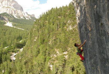 Rio Gere mit Ausdauertouren an Felsschuppen und Löchern