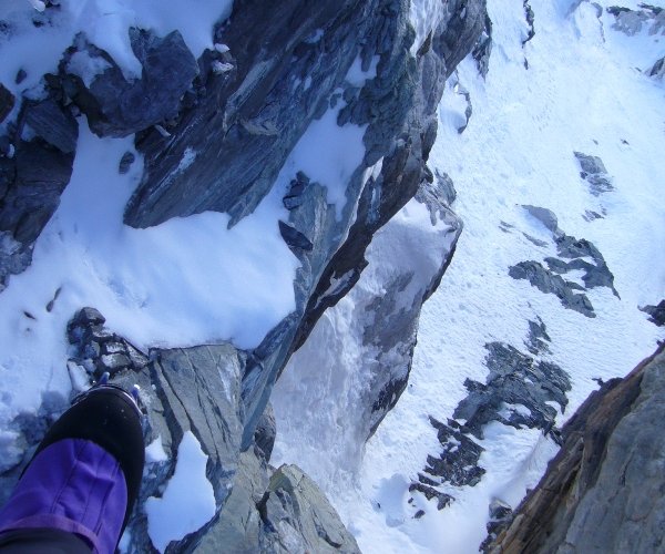 Pavle in der Umgehungsvariante, UIAA 5 in 7200 m Photo: Pavle Kozjek