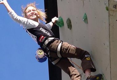 Angela Eiter klettert die Route top © mountain2b.com