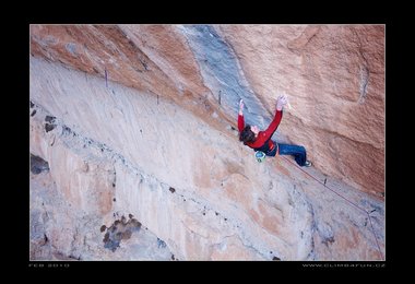 Adam Ondra in "Golpe de Estado" 9b, Siurana  © Vojtech Vrzba