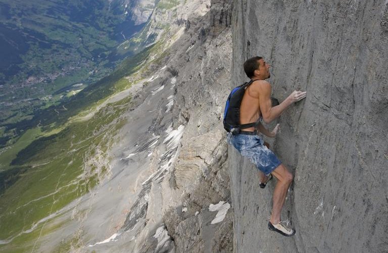 Dean beim Free Base Solo in der Eiger Nordwand