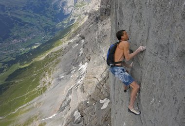 Dean beim Free Base Solo in der Eiger Nordwand