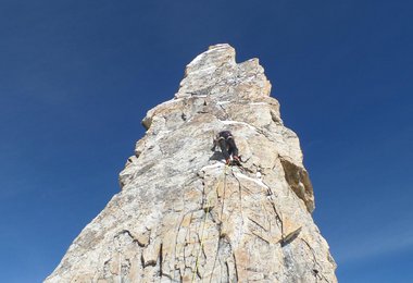 Gipfellänge am Tirol Shan (c) Simon Gietl, Daniel Tavernini, Vittorio Messini