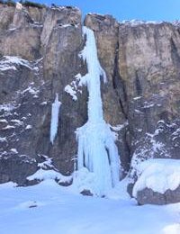 Die 70 m hohe Kerze im Pinnistal