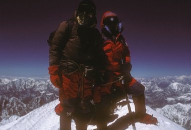 Sir Chris Bonington steht 1985 zum ersten Mal auf dem Gipfel des Mount Everest.