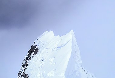 Hansjörg Auer gelingt Solo-Erstbegehung am Lupghar Sar West (Foto: Hansjörg Auer)