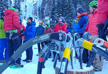 Auch für versierte Eiskletterer ist die Materialtestmöglichkeit sehr interessant.