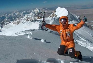 Shisha Pangma Gipfel im Winter - auch hier geht Simone eigene Wege