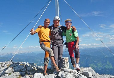 Sigi, Andy und Albert am Gipfel des Gamsleitenkopfes; Foto Robert Joelli