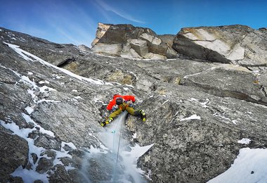 Martin in der 2. Seillänge der Headwall (c) Silvan Metz