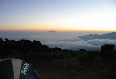 Sonnenaufgang mit Blick auf den Mount Meru