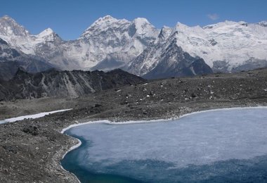 Ausblick vom Kongma La Pass zum Makalu ganz links
