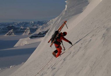 Im Aufstieg zum PEV, 3609m, vierthöchster Gipfel Grönlands