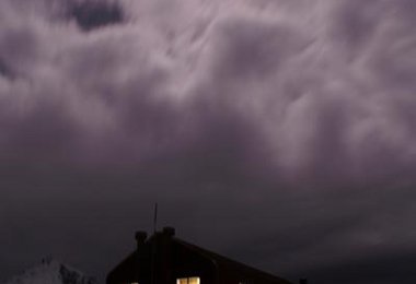French Ridge Hut - 2. am by full moon and bad wheather coming in