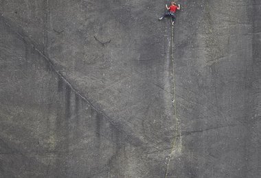 Beat Kammerlander in Prinzip Hoffnun (8b/8b+, E9-E10) © Peter Mathis