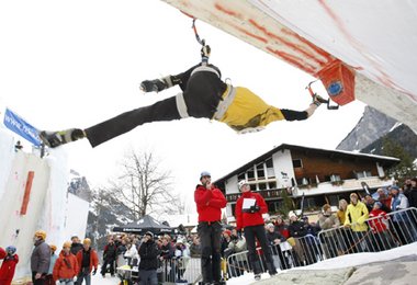 Patrik Aufdenblatten beim Bouldern
