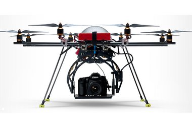 Die Drohne mit der Kamera
