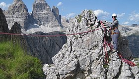 Stand am Gipfelblock, im Hintergrund die 3 Zinnen