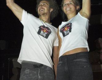 Happy winners des Red Bull Bloc Buster: Cody Roth (US) und Anna Stöhr (AUT). Foto: Rainer Eder