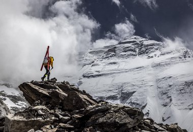 World-renowned ski mountaineer Jim Morrison climbs the north face of Everest. (c): Jimmy Chin