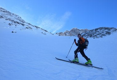 Was kommt da noch? Harscheisen im Rucksack - komme ich vor den Richter, wenn der Partner ohne Harscheisen abrutscht? Hätte ich den Tourenpartner auf die fehlenden Harscheisen hinweisen bzw. die Tour abbrechen sollen wenn er keine dabei?