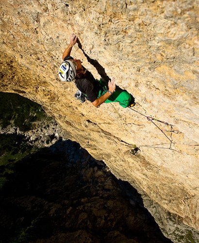 Dolomiten/Sellagruppe. Piz Cevozes. Simon Gietl in "Das Privileg 7b+" © Claudia Ziegler