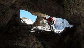 Im Loch, der sogenannte Stopselzieher - Stopselzieher Klettersteig auf die Zugspitze