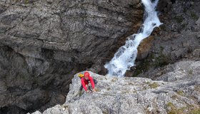 Steiler Pfeiler nach der Seilbrücke