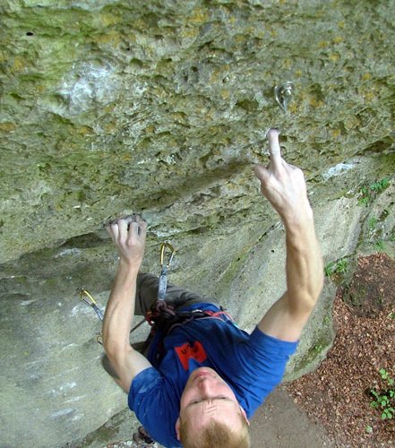 Rich Simpson in Silberene Sterne (8b) Photo: Moonclimbing