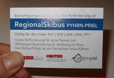 SkibusTicket für die gratis Beförderung mit Wintersportausrüstung in der Region Pyhrn-Priel