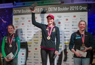 Siegerinnen bei den Damen, Jessica Pilz, Anna Stöhr und Franziska Sterrer (v.l.n.r.) der  Boulder ÖM2016 (c) ÖWK/Liebhaber Moritz