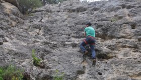 Auf der einfachen Rampe - Übungsklettersteig bei Bad Fischau