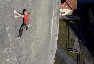 Beat Kammerlander in Prinzip Hoffnun (8b/8b+, E9-E10) © Peter Mathis