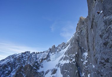 Ueli Steck in der ersten Crux (c) Jonathan Griffith