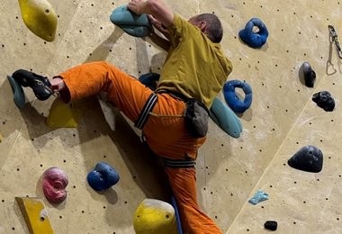7c+ in der Kletterhalle - Igor Koller ist auch mit 73 noch recht fit