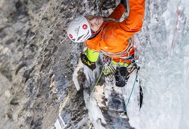 Zweite Seillänge von „Zweite Geige“ – WI7 im Langental bei Wolkenstein / Dolomiten